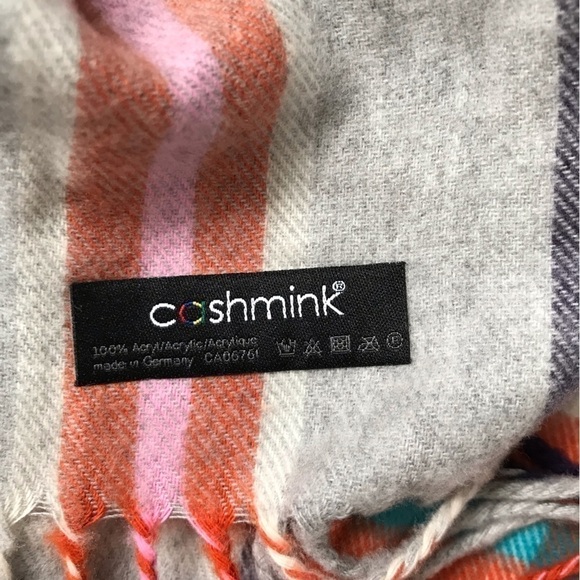 CASHMINK plaid scarf. - Picture 7 of 7